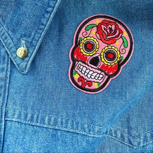 Reworked Vintage Sleeveless Denim Button Down Iron On Skull Patch - Picture 3 of 4